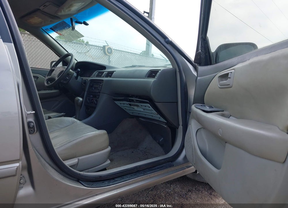 1999 TOYOTA CAMRY LE VIN: JT2BG22K6X0317895