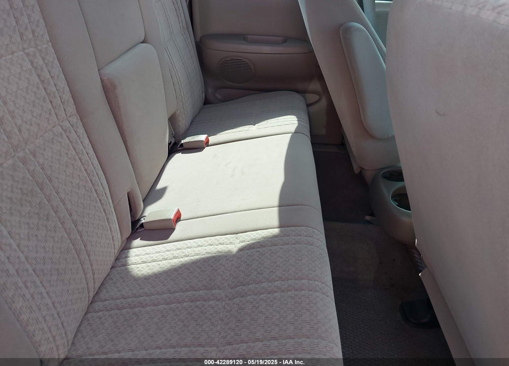 2004 TOYOTA TUNDRA SR5 V8 VIN: 5TBBT44104S442153