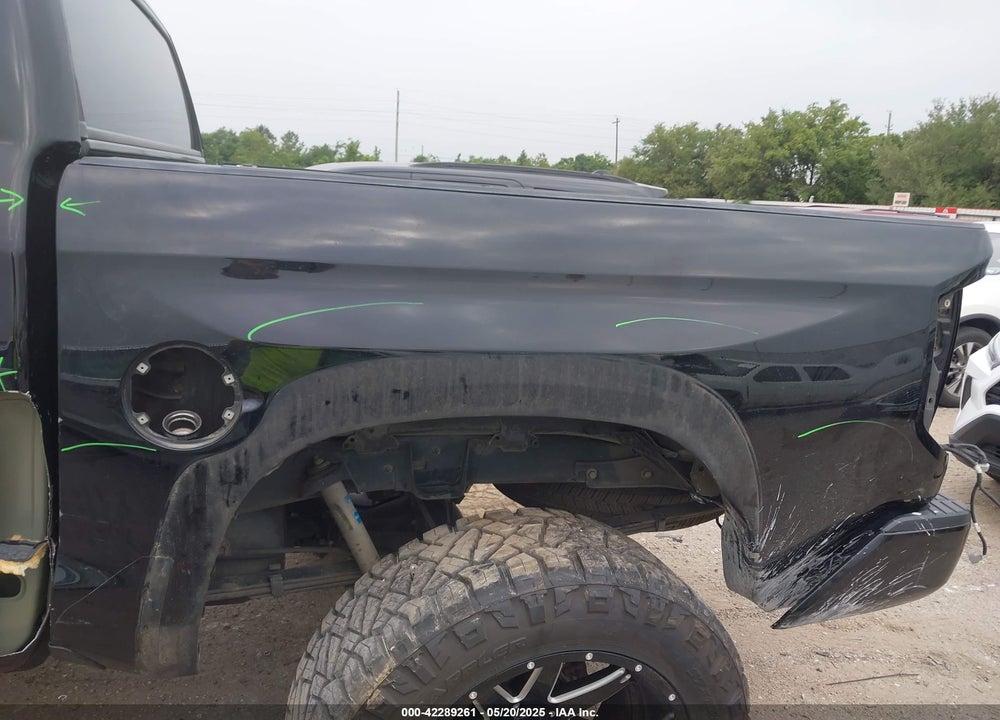 2018 TOYOTA TUNDRA PLATINUM 5.7L V8 VIN: 5TFAW5F18JX715214