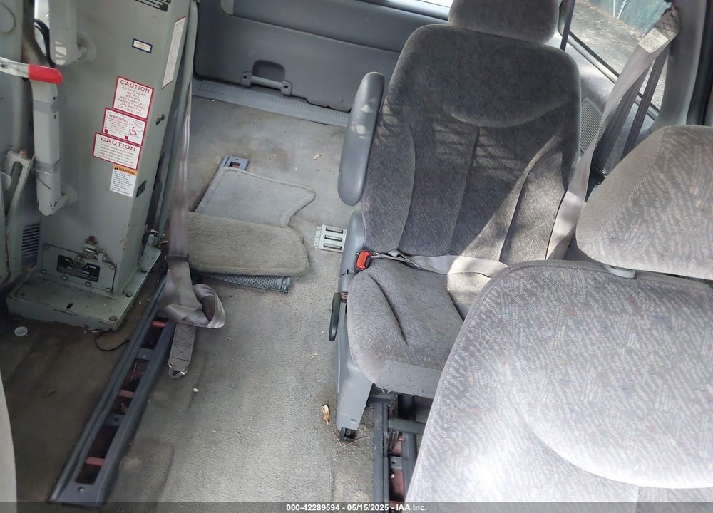 2000 DODGE GRAND CARAVAN SPORT VIN: 1B4GT44L4YB570744