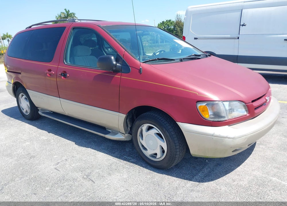 2000 TOYOTA SIENNA XLE VIN: 4T3ZF13C8YU197573