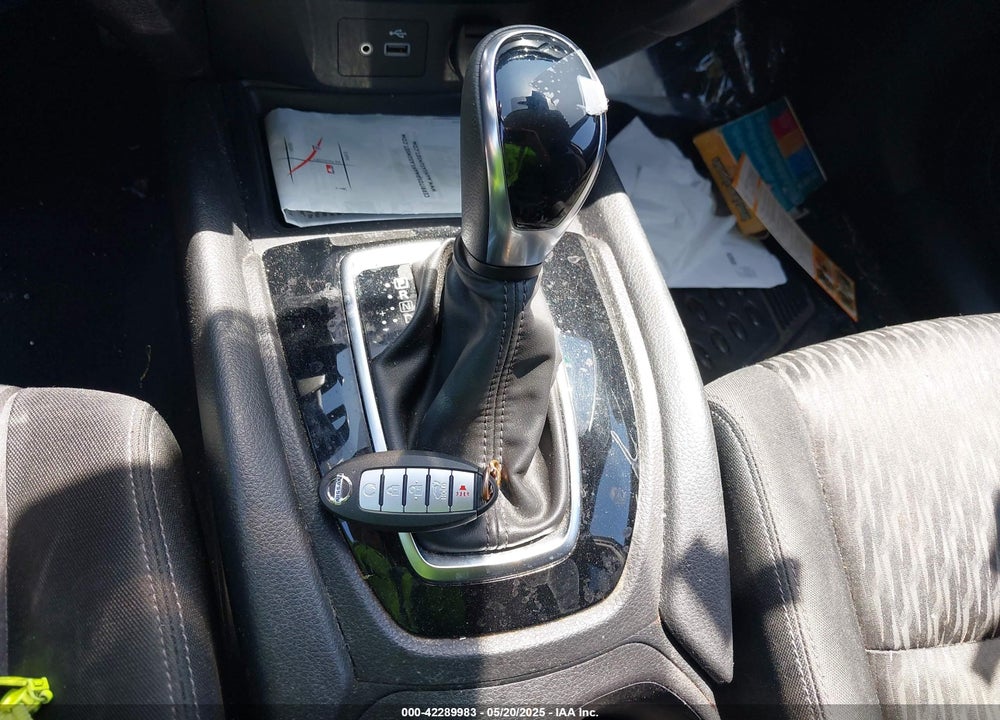 2019 NISSAN ROGUE SV VIN: JN8AT2MT8KW261182