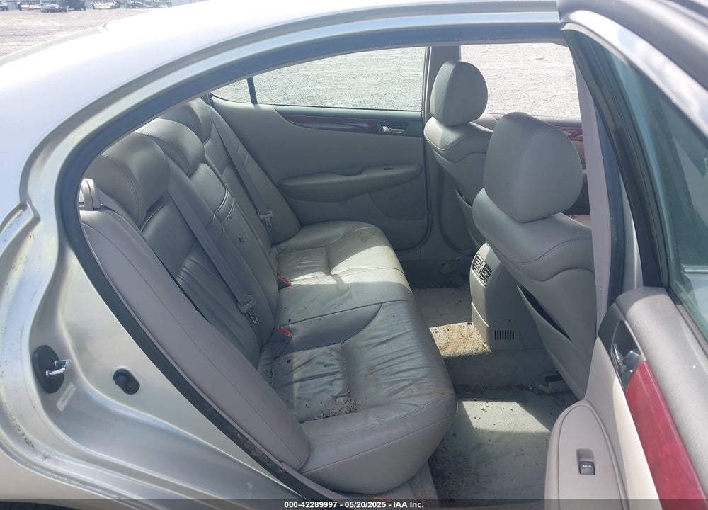 2002 LEXUS ES 300 VIN: JTHBF30G220025571