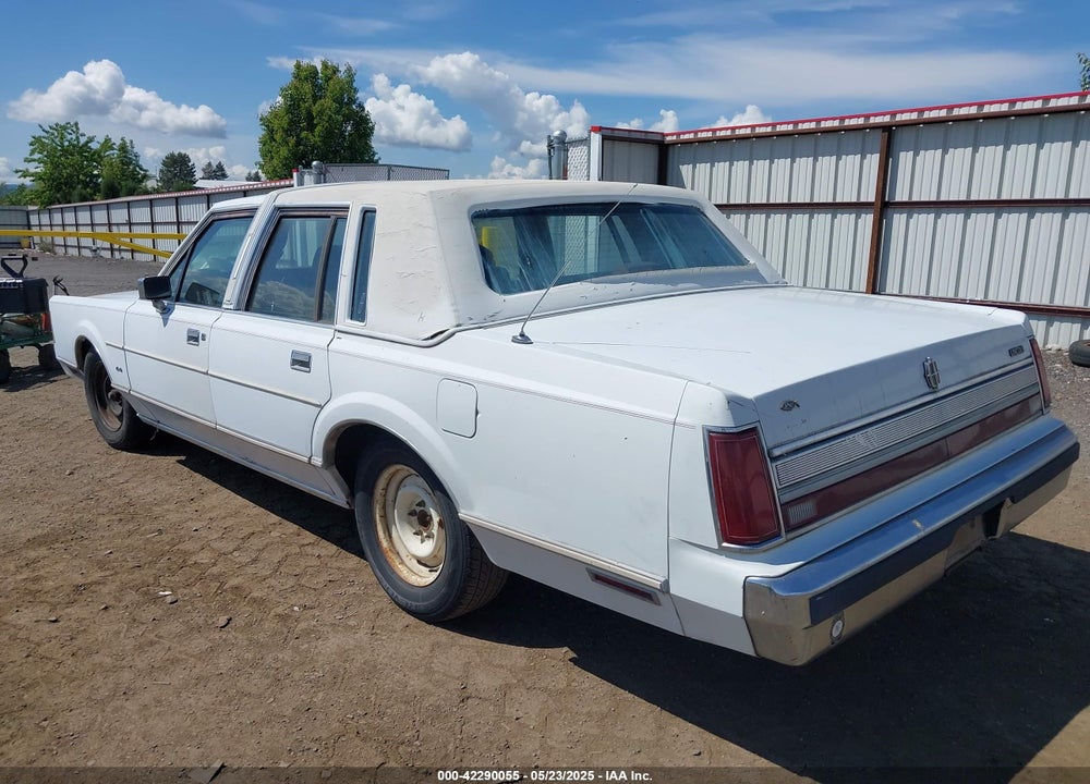1989 LINCOLN TOWN CAR VIN: 1LNBM81FXKY640618