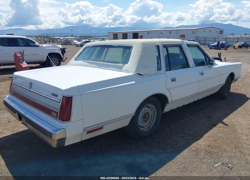 1989 LINCOLN TOWN CAR VIN: 1LNBM81FXKY640618