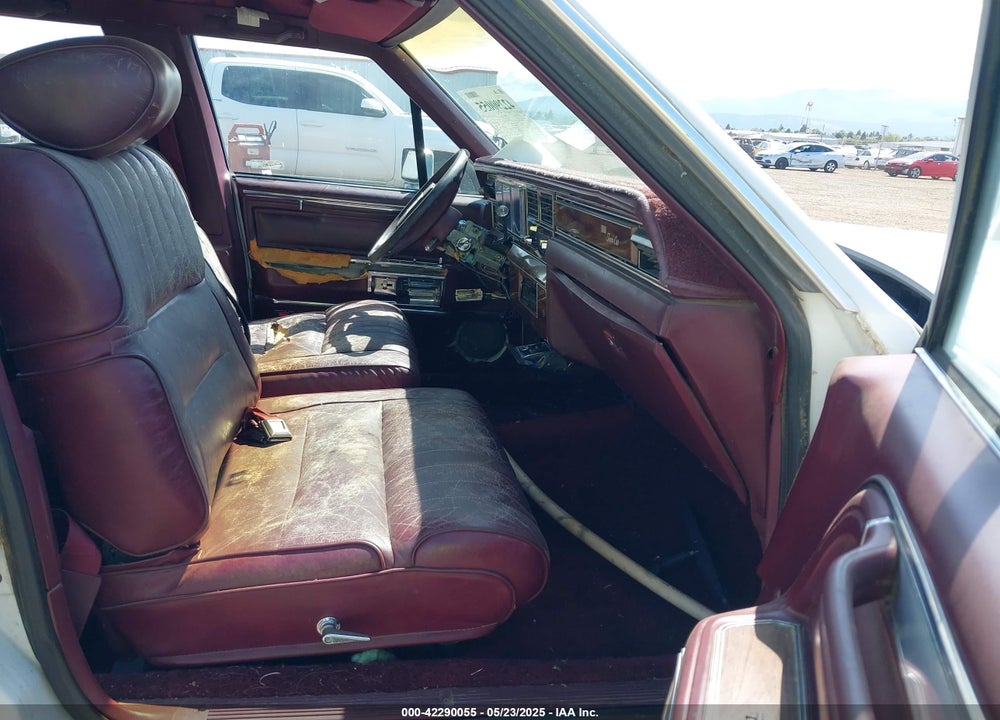 1989 LINCOLN TOWN CAR VIN: 1LNBM81FXKY640618