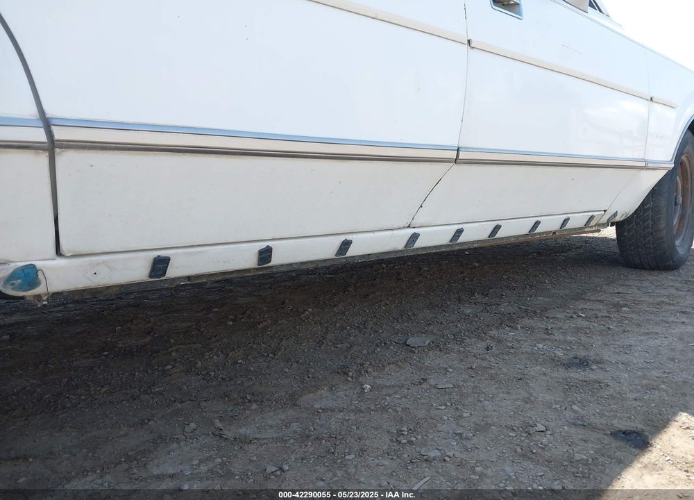 1989 LINCOLN TOWN CAR VIN: 1LNBM81FXKY640618