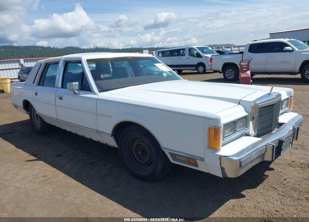 1989 LINCOLN TOWN CAR VIN: 1LNBM81FXKY640618