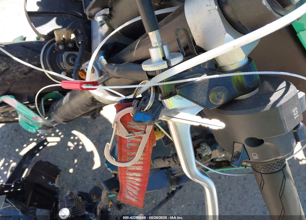 2020 YAMAHA YZFR6 VIN: JYARJ28E8LA006011