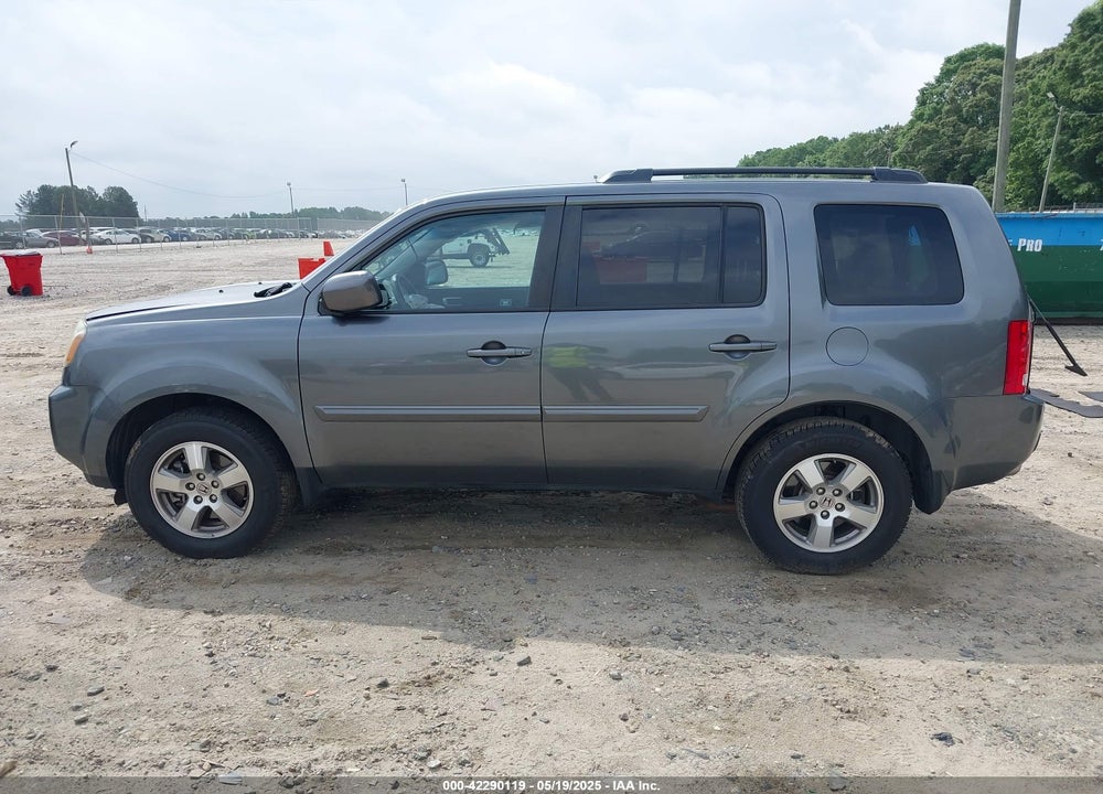 2011 HONDA PILOT EX VIN: 5FNYF3H45BB045806