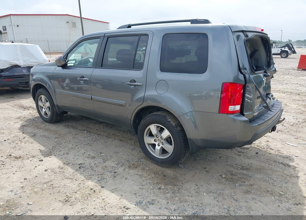 2011 HONDA PILOT EX VIN: 5FNYF3H45BB045806