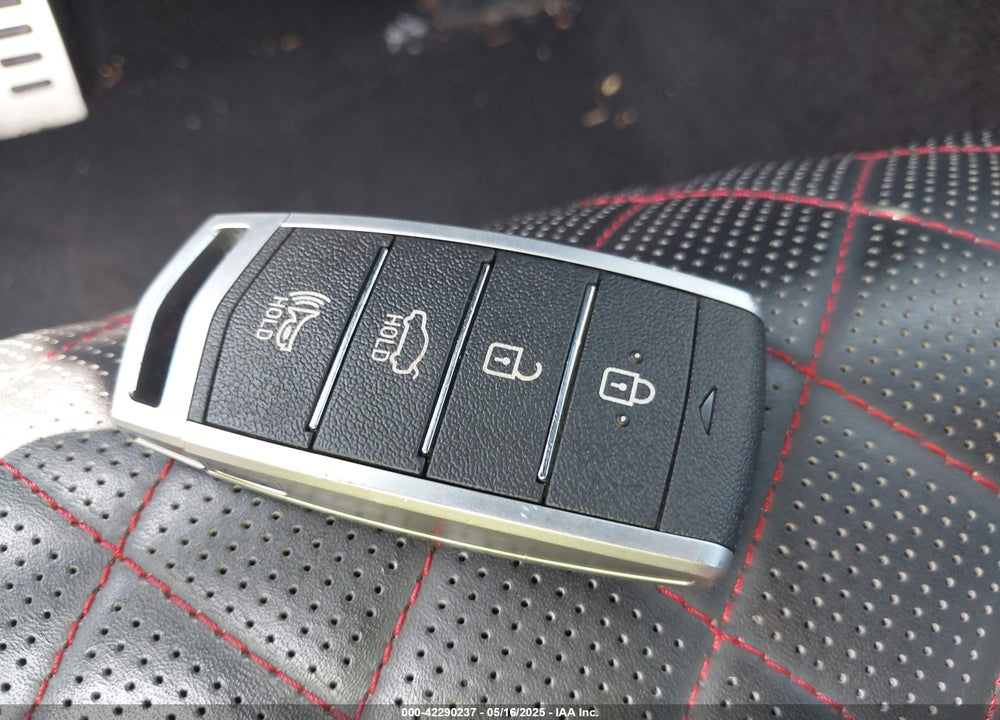 2019 GENESIS G70 VIN: KMTG34LE1KU040136