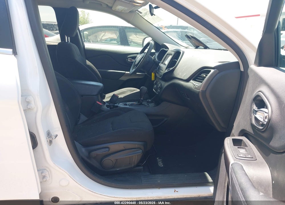 2019 JEEP CHEROKEE LATITUDE 4X4 VIN: 1C4PJMCB1KD228813