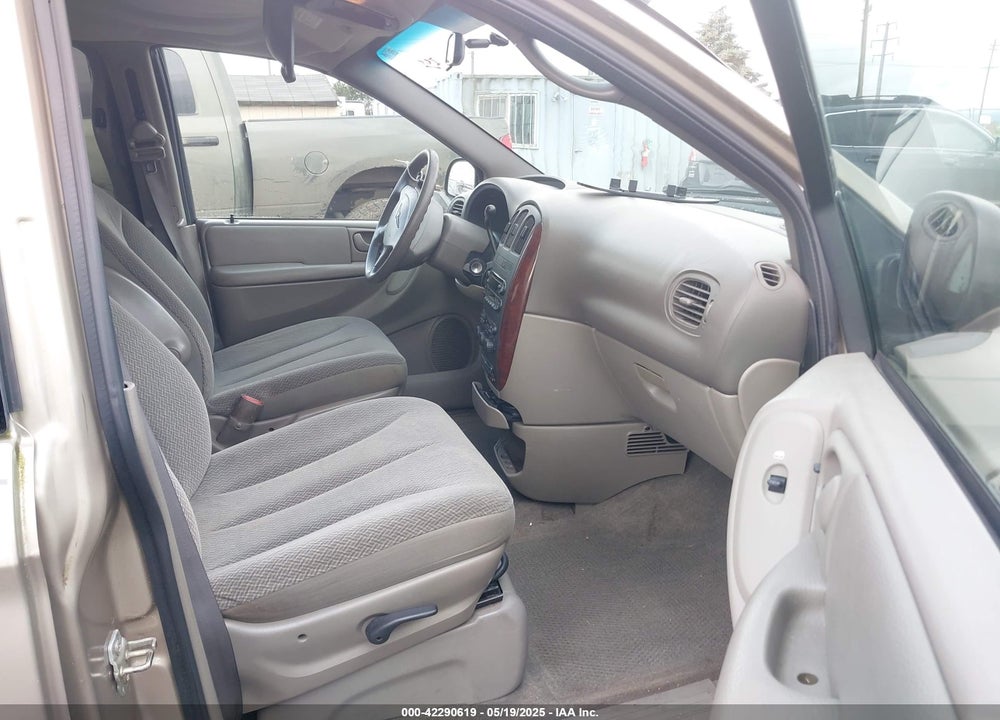 2004 CHRYSLER TOWN & COUNTRY LX VIN: 2C4GP44R64R522217