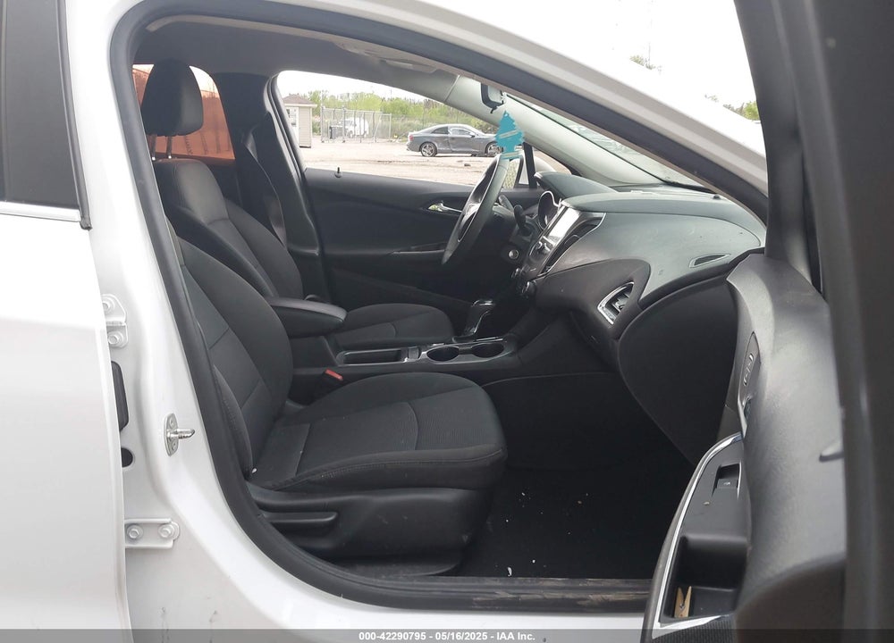 2017 CHEVROLET CRUZE VIN: 1G1BE5SM7H7229567