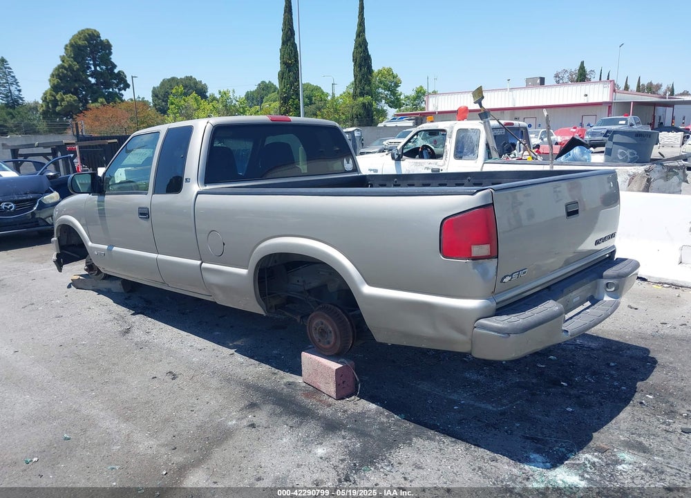 2001 CHEVROLET S-10 LS VIN: 1GCCS195518156341
