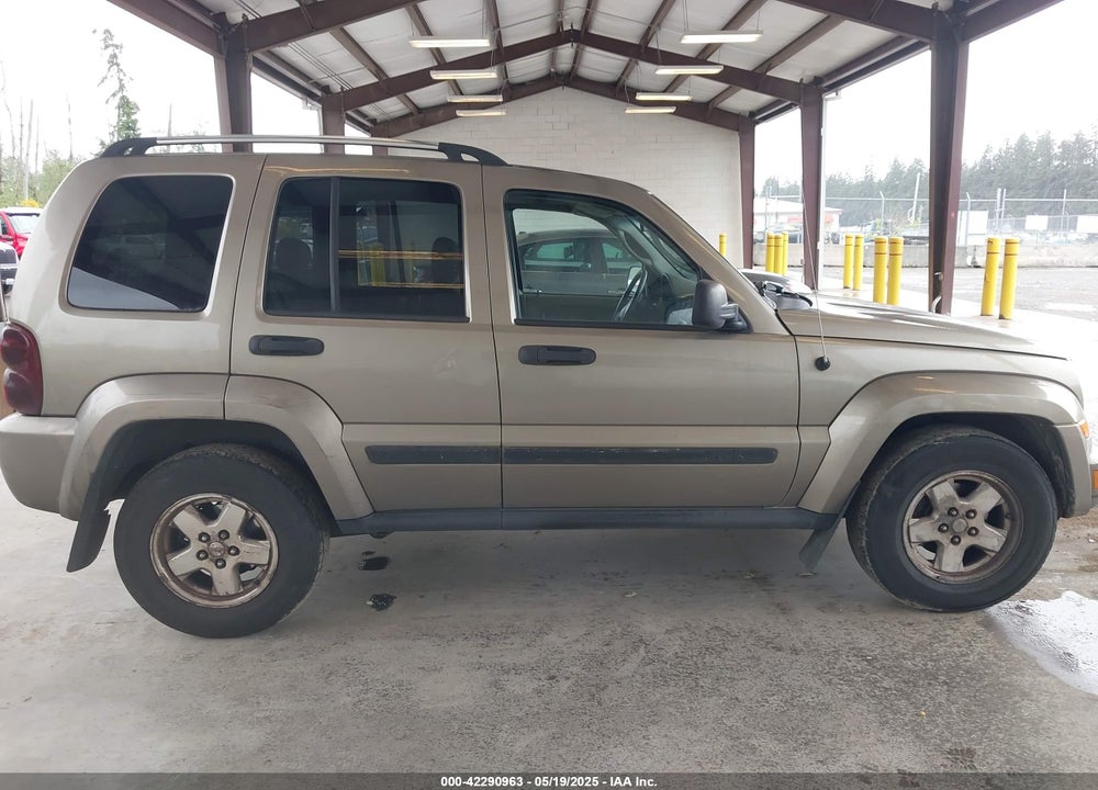 2006 JEEP LIBERTY VIN: 1J4GL58576W113642