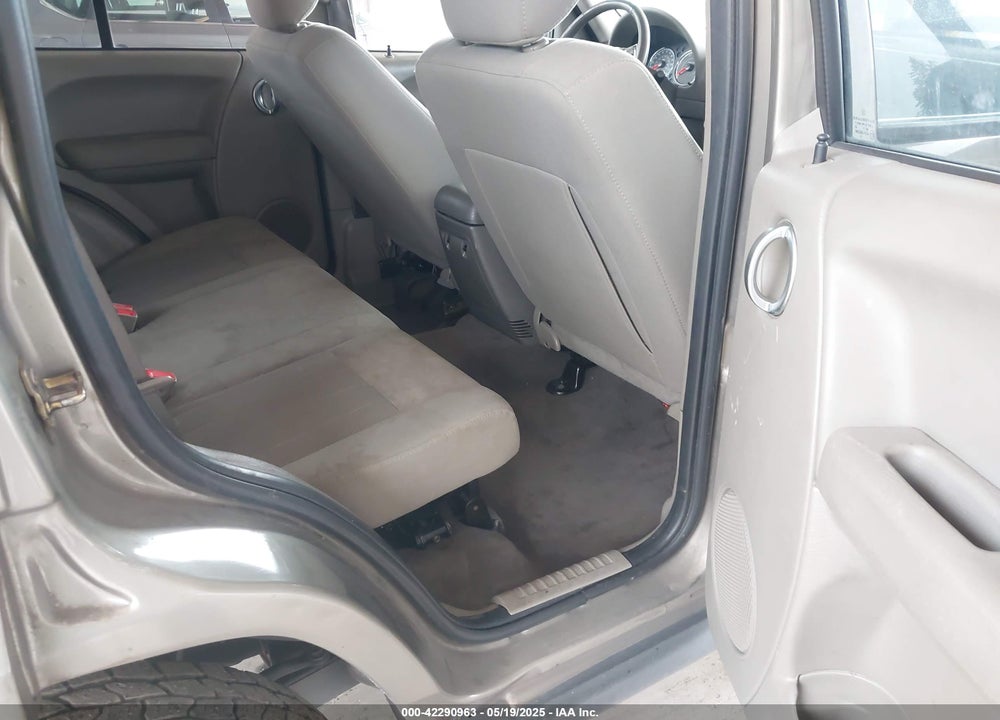 2006 JEEP LIBERTY VIN: 1J4GL58576W113642