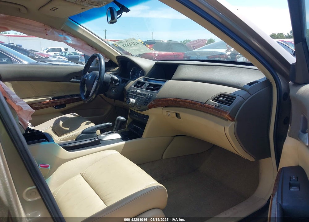 2008 HONDA ACCORD VIN: 1HGCP26818A052813