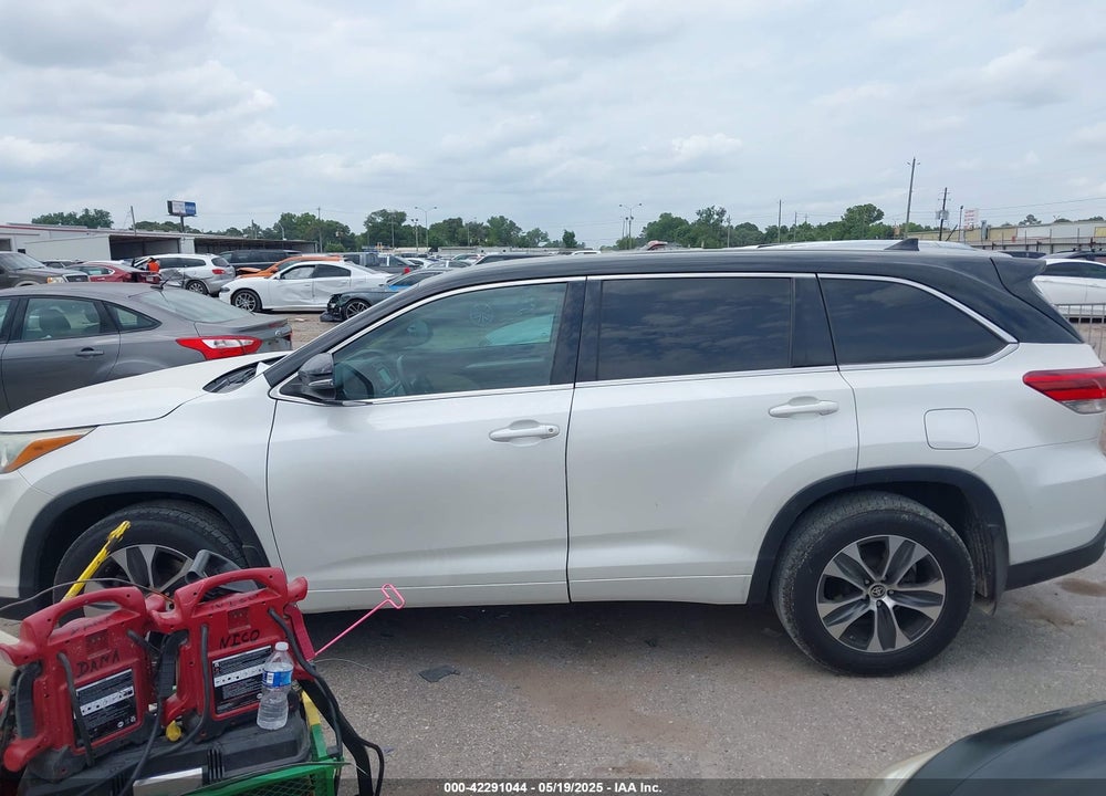 2015 TOYOTA HIGHLANDER LE PLUS V6 VIN: 5TDZKRFH6FS095334