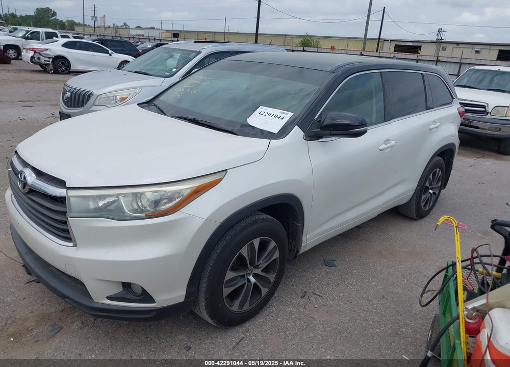 2015 TOYOTA HIGHLANDER LE PLUS V6 VIN: 5TDZKRFH6FS095334