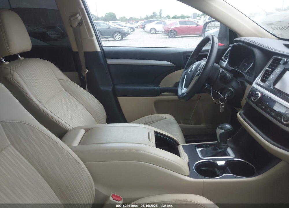 2015 TOYOTA HIGHLANDER LE PLUS V6 VIN: 5TDZKRFH6FS095334