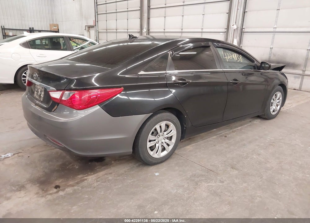 2011 HYUNDAI SONATA VIN: 5NPEB4AC2BH144039