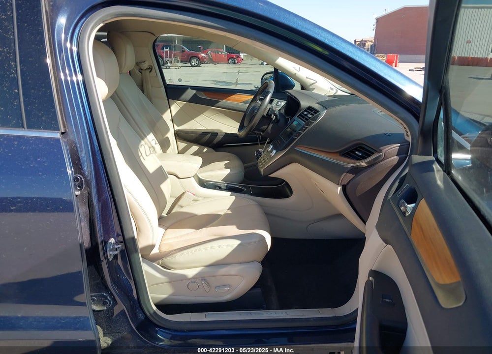 2017 LINCOLN MKC SELECT VIN: 5LMCJ2C98HUL69590