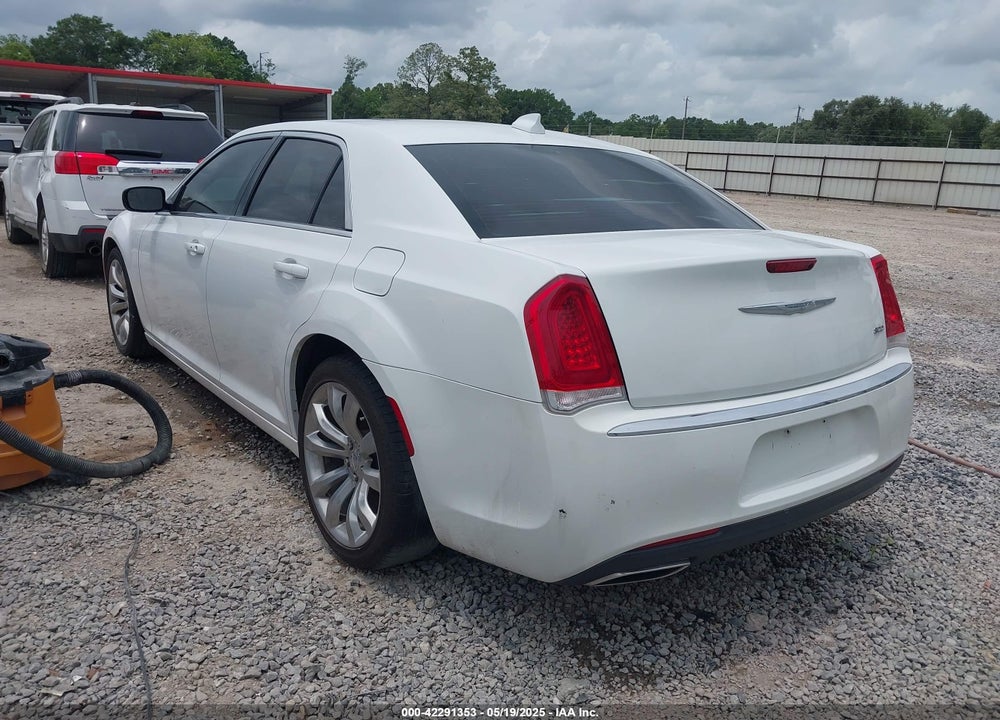 2016 CHRYSLER 300 VIN: 2C3CCAAG2GH343828