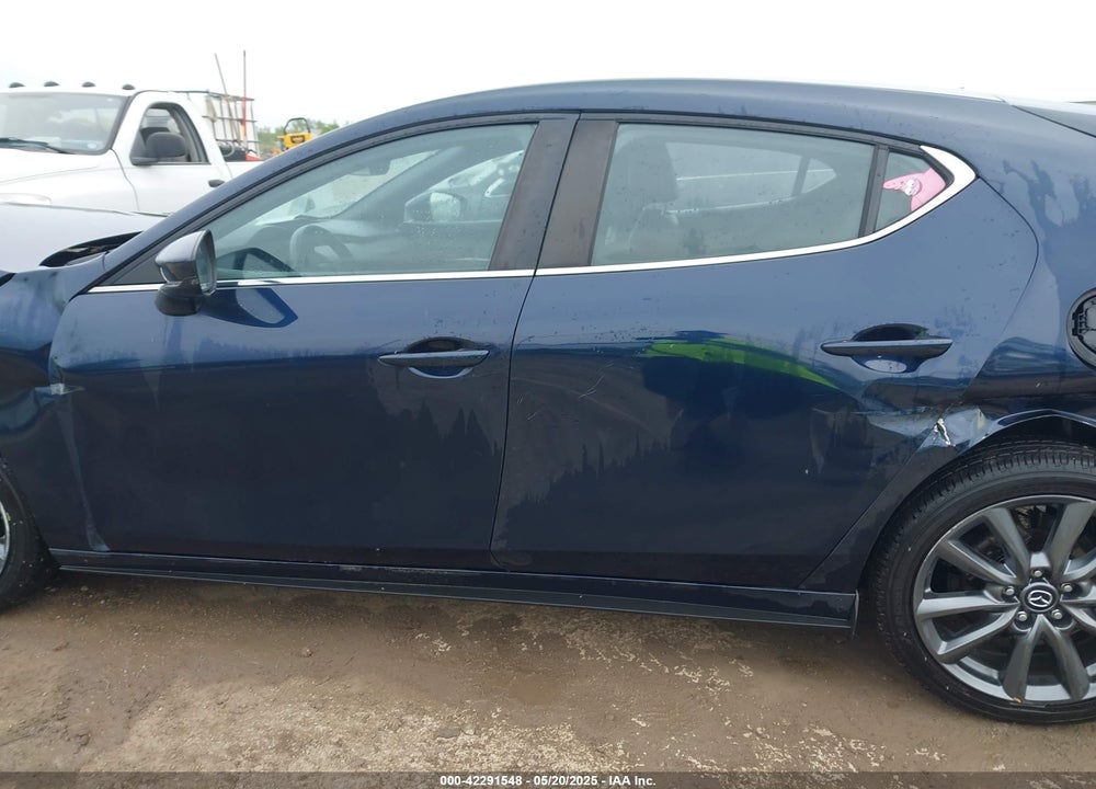 2021 MAZDA MAZDA3 HATCHBACK VIN: JM1BPBKL1M1308883