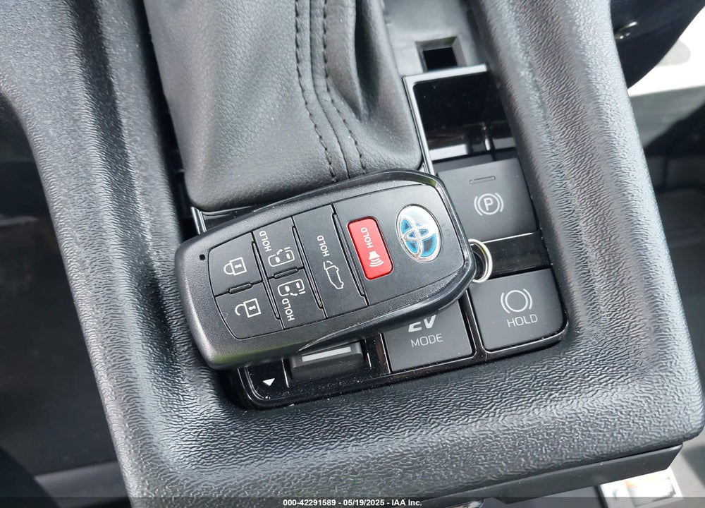 2024 TOYOTA SIENNA XLE VIN: 5TDJRKEC0RS180714