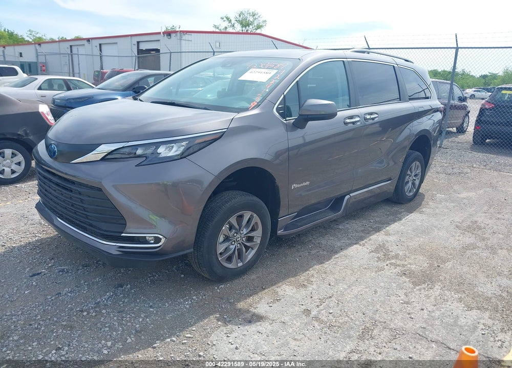 2024 TOYOTA SIENNA XLE VIN: 5TDJRKEC0RS180714