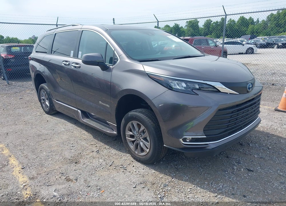 2024 TOYOTA SIENNA XLE VIN: 5TDJRKEC0RS180714