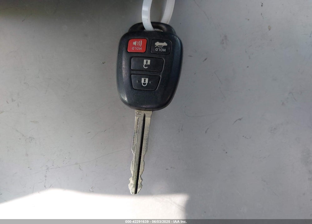 2018 TOYOTA COROLLA SE VIN: 5YFBURHE1JP760205