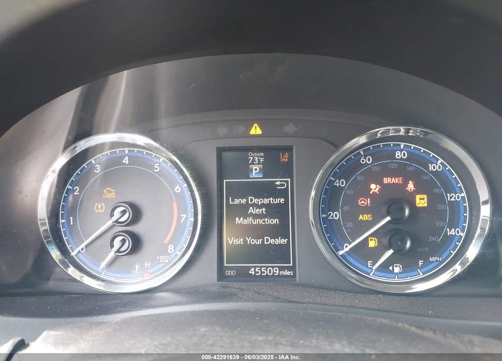 2018 TOYOTA COROLLA SE VIN: 5YFBURHE1JP760205