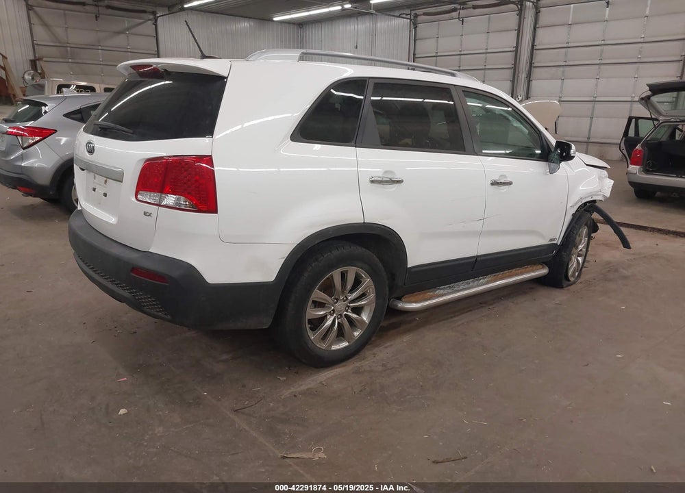 2011 KIA SORENTO VIN: 5XYKUDA14BG038484