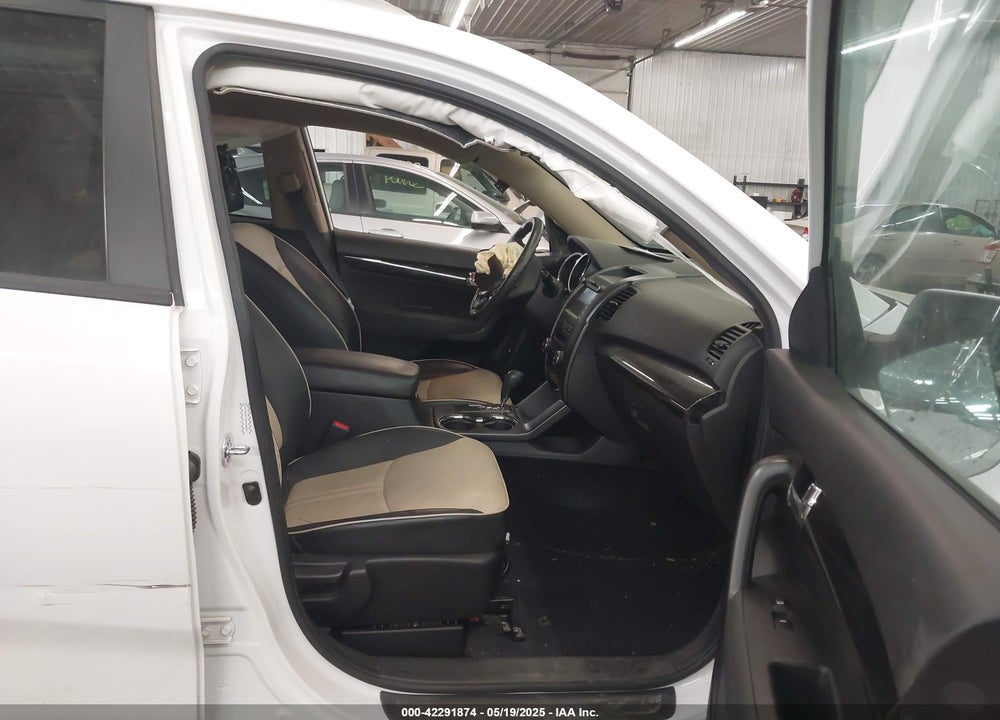2011 KIA SORENTO VIN: 5XYKUDA14BG038484