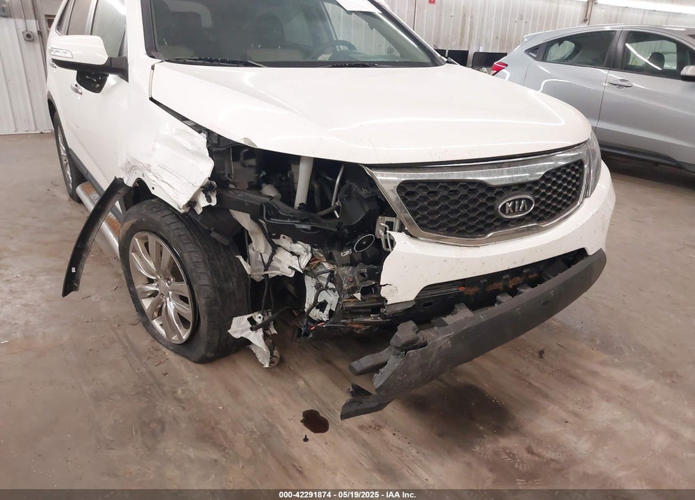 2011 KIA SORENTO VIN: 5XYKUDA14BG038484