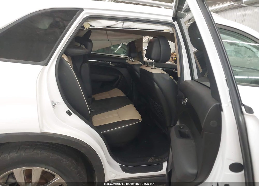 2011 KIA SORENTO VIN: 5XYKUDA14BG038484
