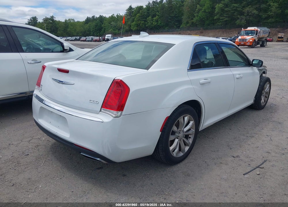 2017 CHRYSLER 300 VIN: 2C3CCARG9HH530103