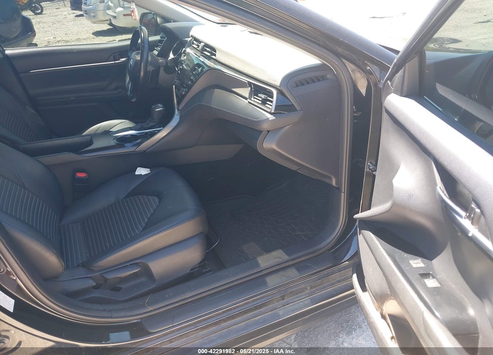 2019 TOYOTA CAMRY SE VIN: 4T1B11HK5KU180665