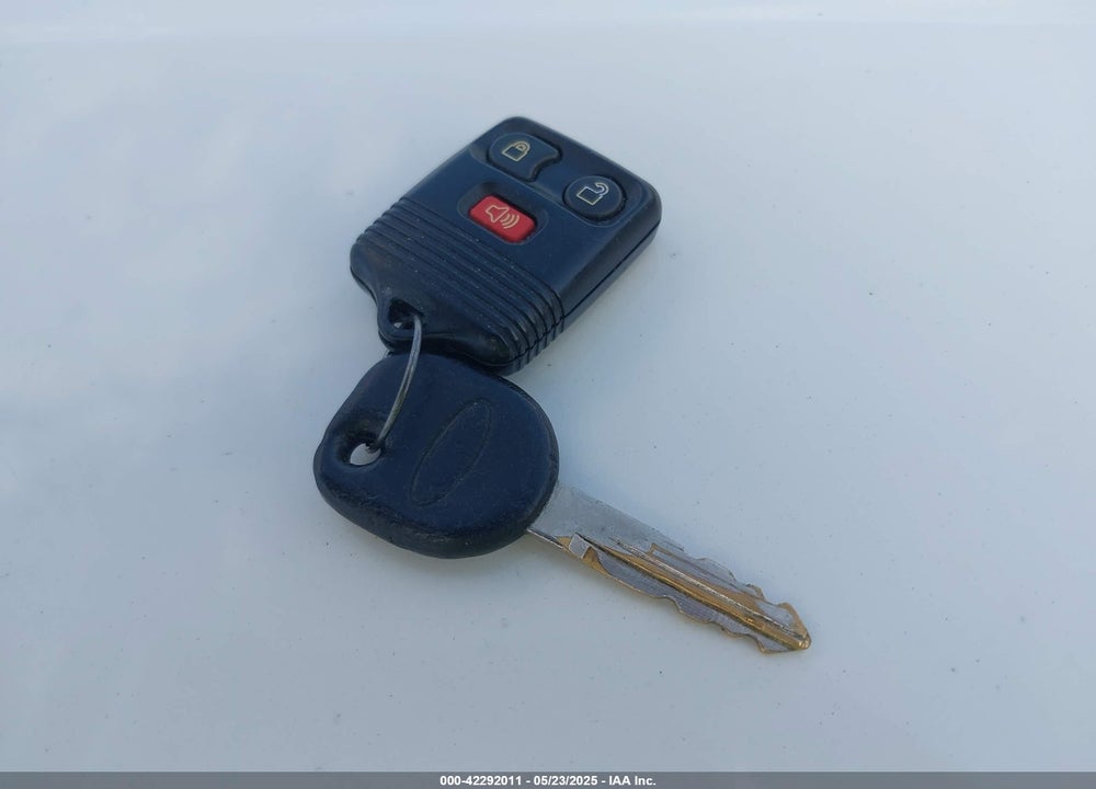 2005 FORD ESCAPE XLT VIN: 1FMYU03195KB77469