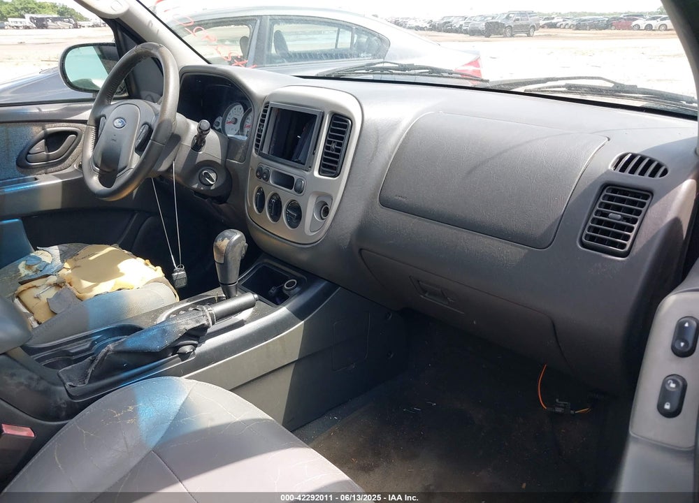 2005 FORD ESCAPE XLT VIN: 1FMYU03195KB77469
