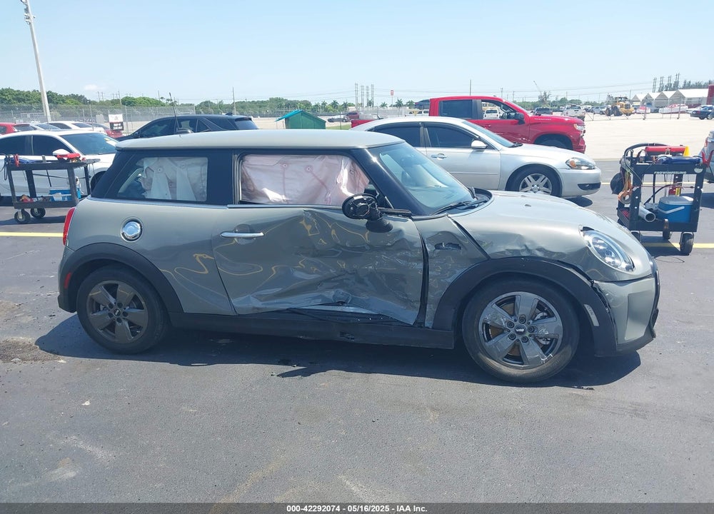 2022 MINI HARDTOP COOPER S VIN: WMW53DH0XN2R63568