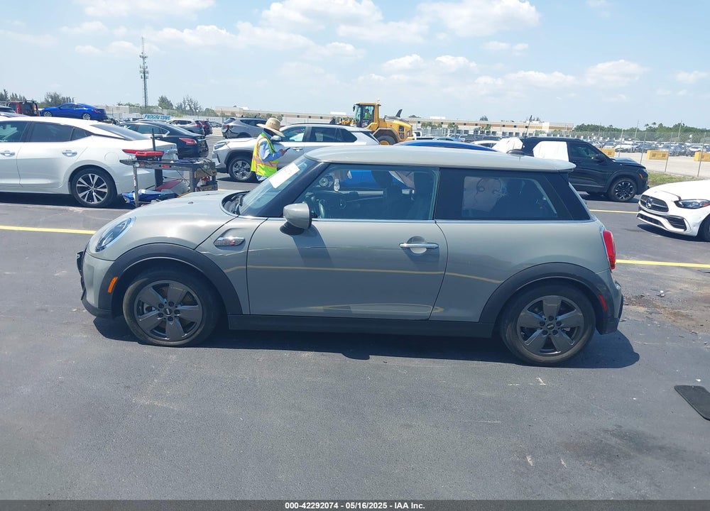 2022 MINI HARDTOP COOPER S VIN: WMW53DH0XN2R63568