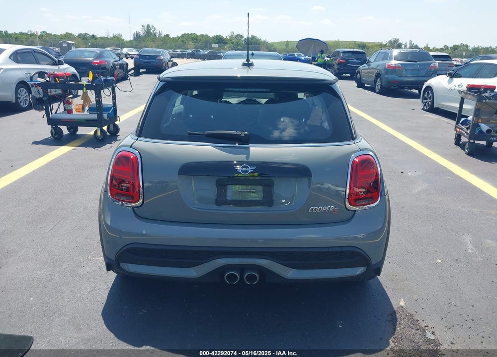 2022 MINI HARDTOP COOPER S VIN: WMW53DH0XN2R63568
