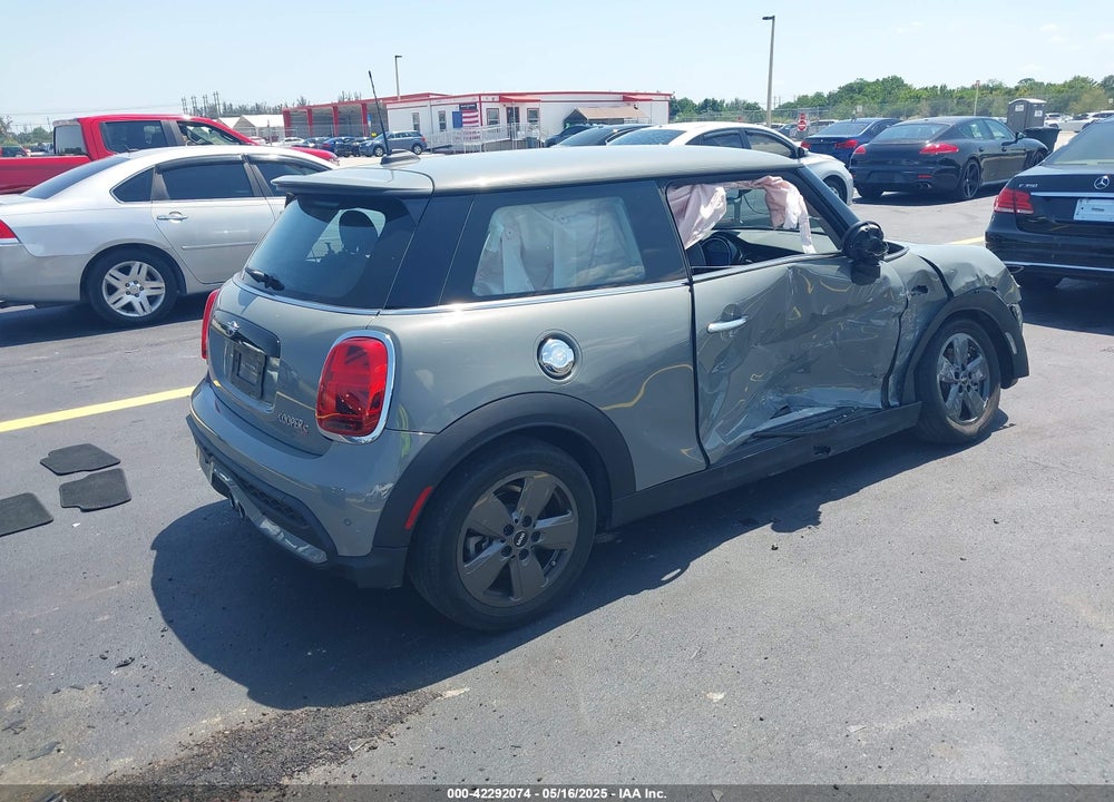 2022 MINI HARDTOP COOPER S VIN: WMW53DH0XN2R63568