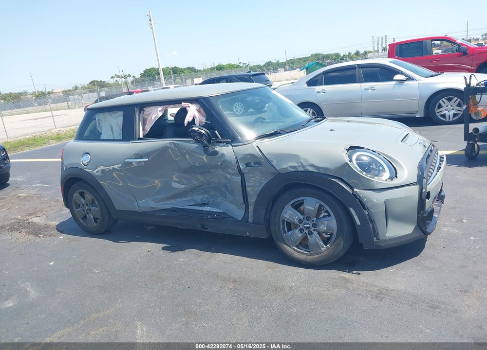 2022 MINI HARDTOP COOPER S VIN: WMW53DH0XN2R63568