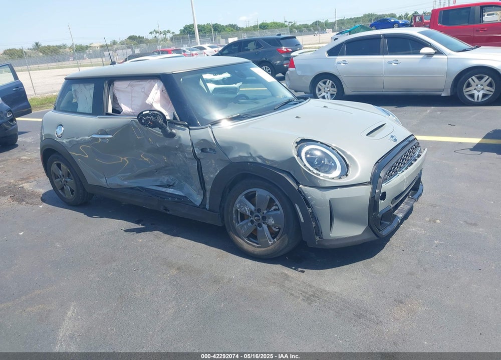2022 MINI HARDTOP COOPER S VIN: WMW53DH0XN2R63568