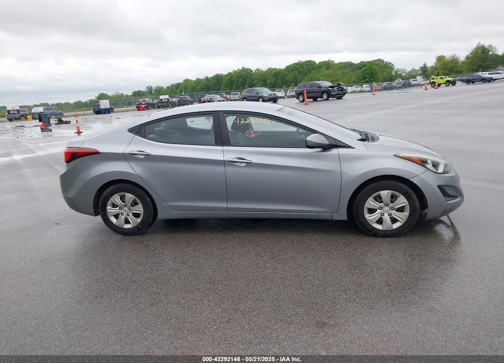 2016 HYUNDAI ELANTRA SE VIN: 5NPDH4AE7GH739181
